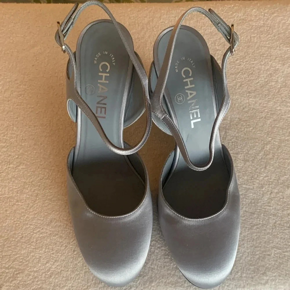EUC CHANEL grey satin sling back round toe size 38 worn once  crystals at heel - Picture 2 of 8